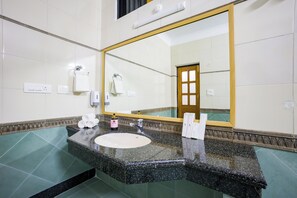 Deluxe Villa | Bathroom - Alaya Stays Mehar Villa 3BHK With Garden (kasauli)