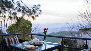 Deluxe Villa | Outdoor dining