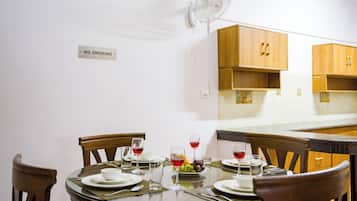 Deluxe Villa | Dining