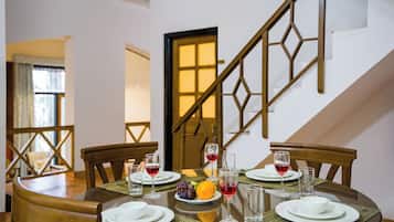 Deluxe Villa | Dining