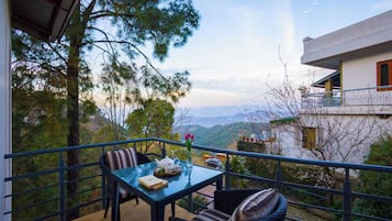 Deluxe Villa | Outdoor dining