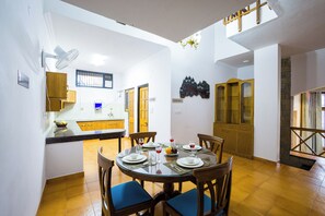 Vila Deluks | Tempat makan