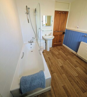 Shower - Beaconsfield Cottage (Melton Constable)
