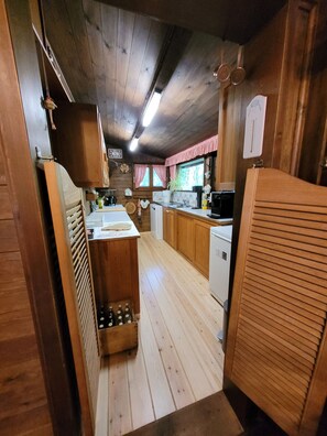 Private kitchen - Brechts Boshuisje Quiet Holiday Home with Sauna (Brecht)