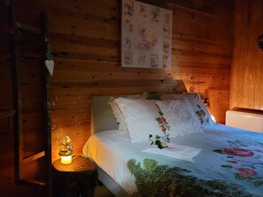 3 chambres, fer et planche à repasser, Wi-Fi, draps fournis