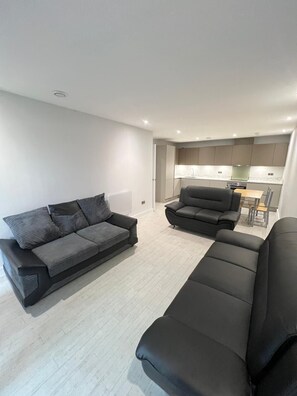 Living area - 1 Bedroom Slough (Slough)