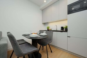 Dining - Spacious Apartment in the Center | Workspace (Warszawa)