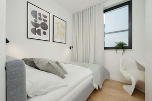 2 bedrooms, desk, iron/ironing board, travel cot - Spacious Apartment in the Center | Workspace (Warszawa)