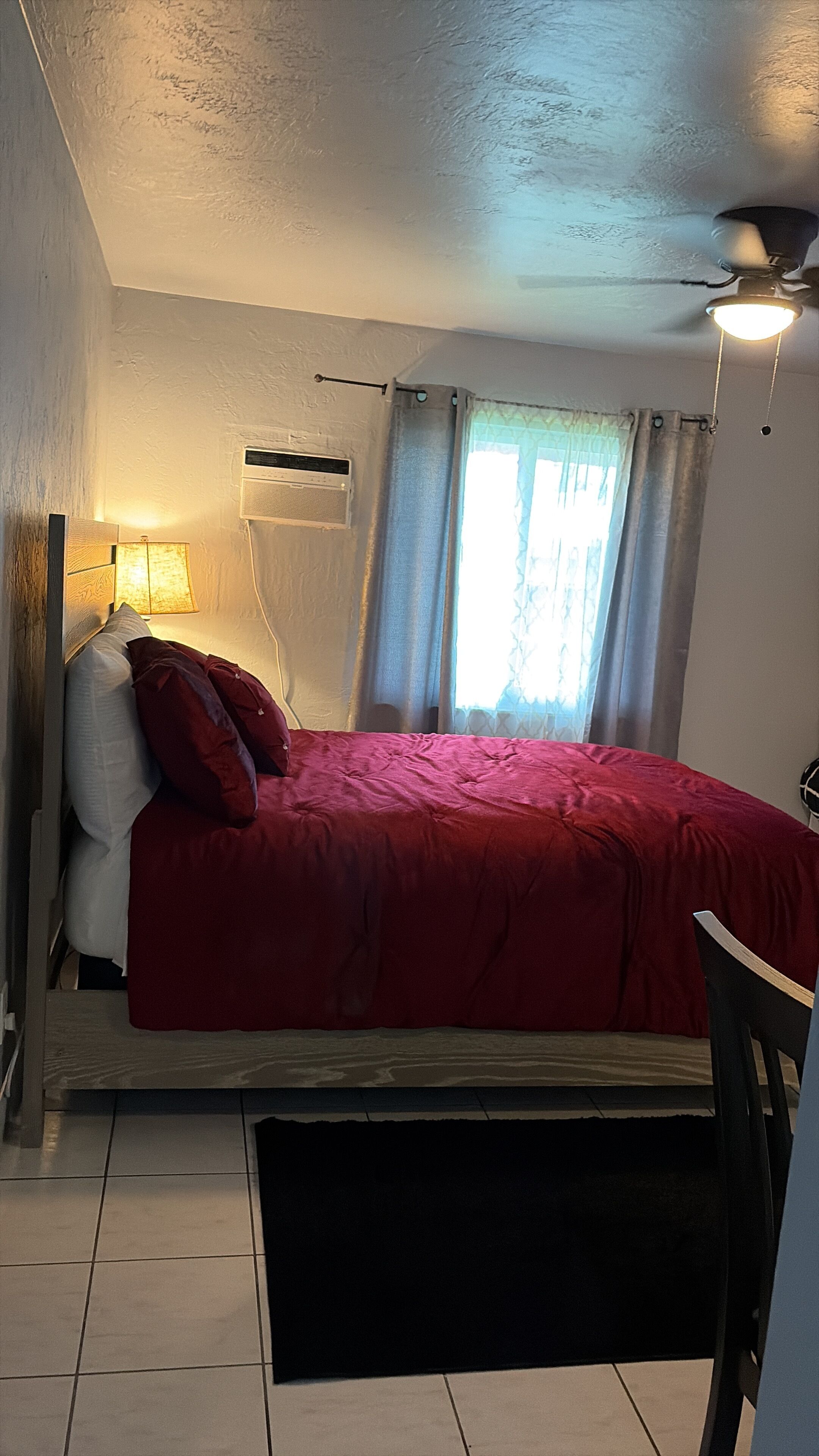1 habitación, tabla de planchar con plancha, wifi y ropa de cama 