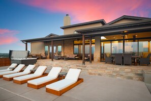 تناول الطعام بالخارج