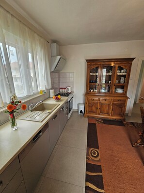 Apartment, Balcony | Private kitchen | Full-size fridge, microwave, oven, stovetop - Oleander, Three-bedroom Apt in Trogir (Trogir)