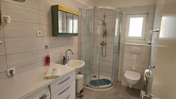 Apartment, Balcony | Bathroom | Toilet paper