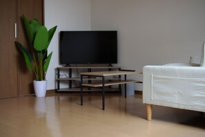 Basic Double Room | Living area