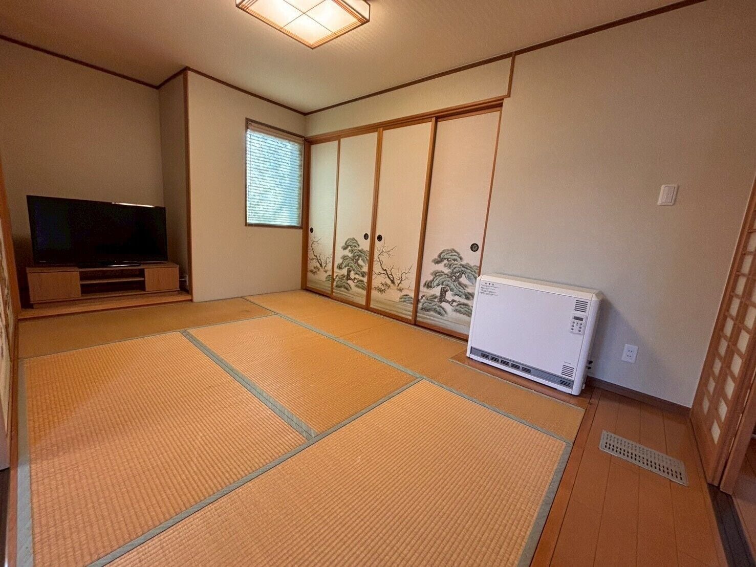 Kamar Quadruple Basic | Tirai kedap cahaya
