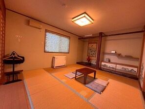 Kamar Quadruple Basic | Tirai kedap cahaya