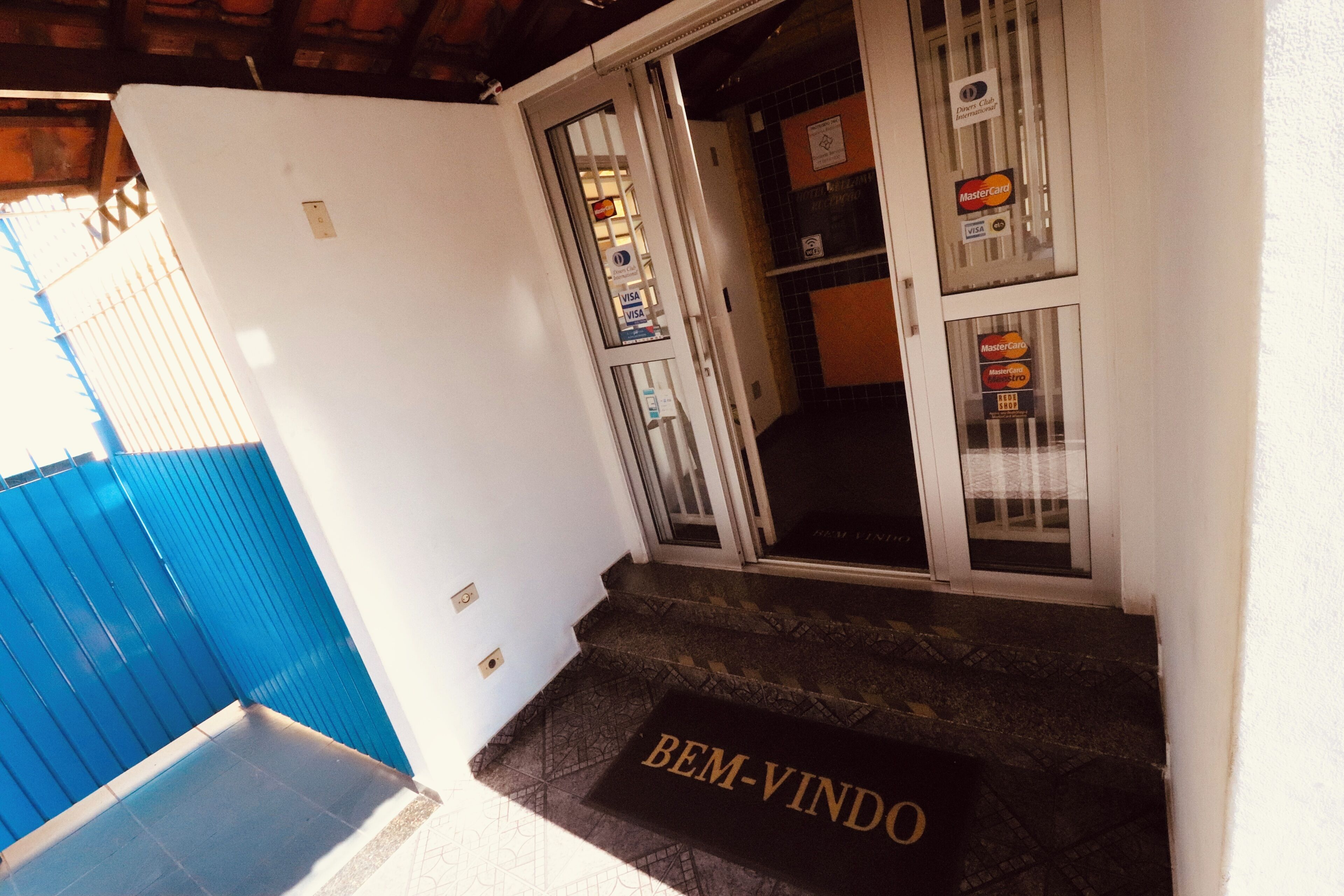 บริเวณประตูทางเข้า