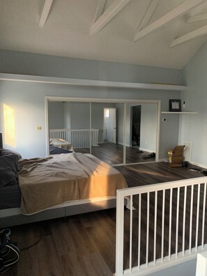 5 bedrooms, iron/ironing board, WiFi