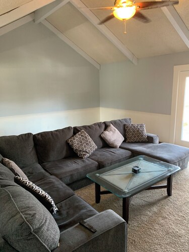 Spacious 5-bedroom house 10 min from World Cup stadium and shuttles.