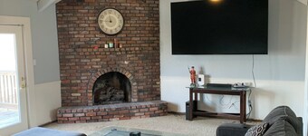 Spacious 5-bedroom house 10 min from World Cup stadium and shuttles.
