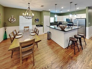 Dining - Fin | Gorgeous Home, Steps to Beach (Port Aransas)