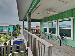Terrace/patio - Fin | Gorgeous Home, Steps to Beach (Port Aransas)