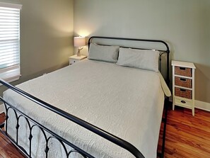 3 bedrooms, iron/ironing board, internet, bed sheets - Fin | Gorgeous Home, Steps to Beach (Port Aransas)