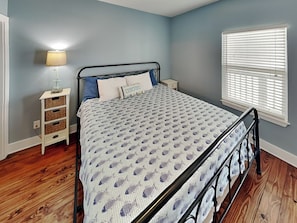 Room - Fin & Feather | Spacious Port A Home, Steps to Sand (Port Aransas)