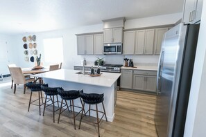 Private kitchen - Welcome to The Velvet Spur, a thoughtfully designed western retreat where elevated comfort meets effortless style. Nestled in Eagle, this home is your perfect home base for relaxing, exploring, and experiencing the best of the Treasure Valley (Eagle Boise)