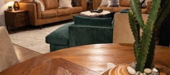 Welcome to The Velvet Spur, a thoughtfully designed western retreat where elevated comfort meets effortless style. Nestled in Eagle, across from Eagle Island. This home is your perfect home base for relaxing and exploring,