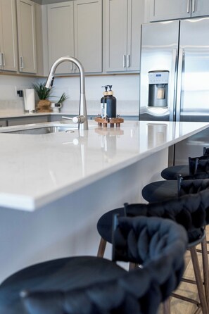 Private kitchen - Welcome to The Velvet Spur, a thoughtfully designed western retreat where elevated comfort meets effortless style. Nestled in Eagle, this home is your perfect home base for relaxing, exploring, and experiencing the best of the Treasure Valley (Eagle Boise)