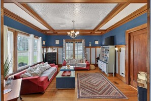 House, 4 Bedrooms | Living area