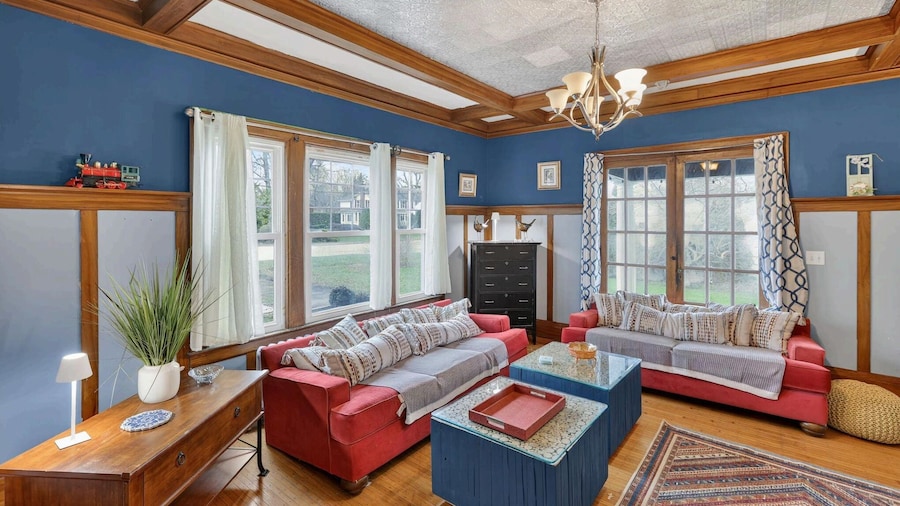 指湖中心的历史魅力四卧室住宅