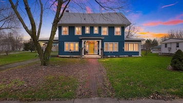 Nhà, 4 phòng ngủ | Ngoại thất