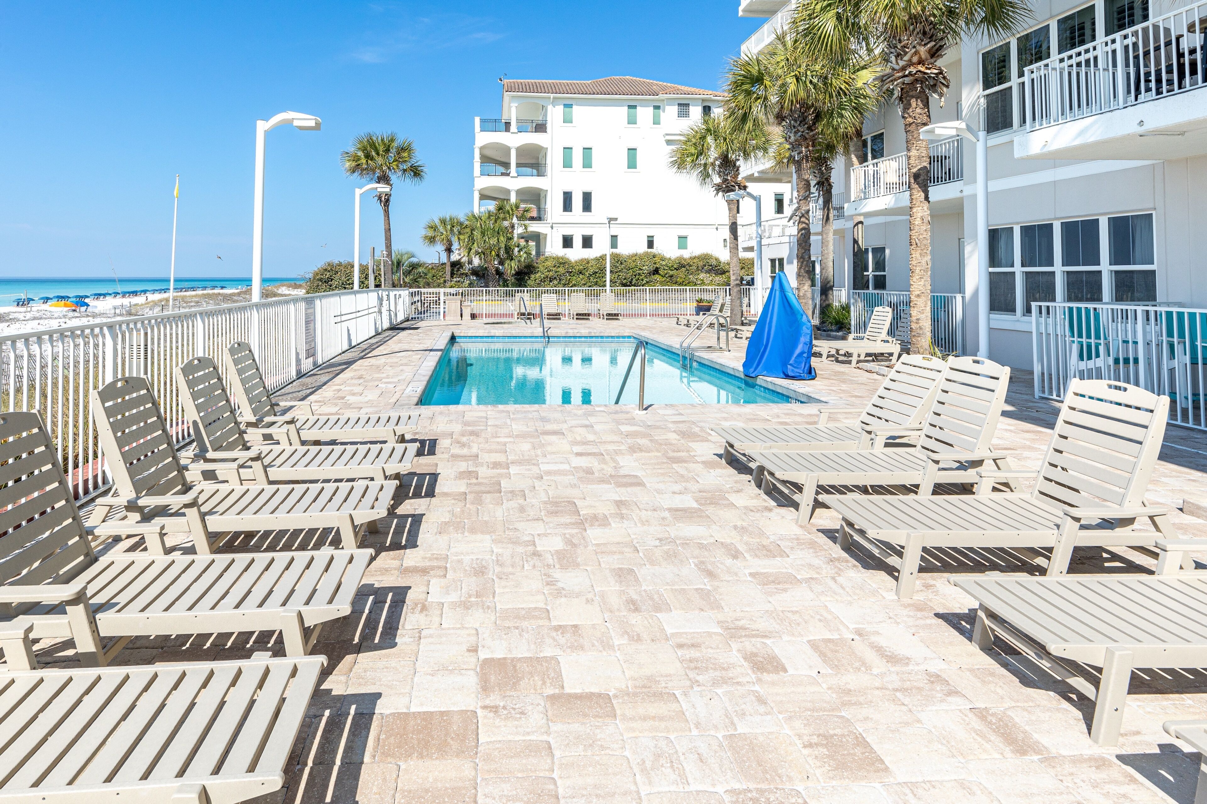 Appart'hôtel, 4 chambres | Piscine