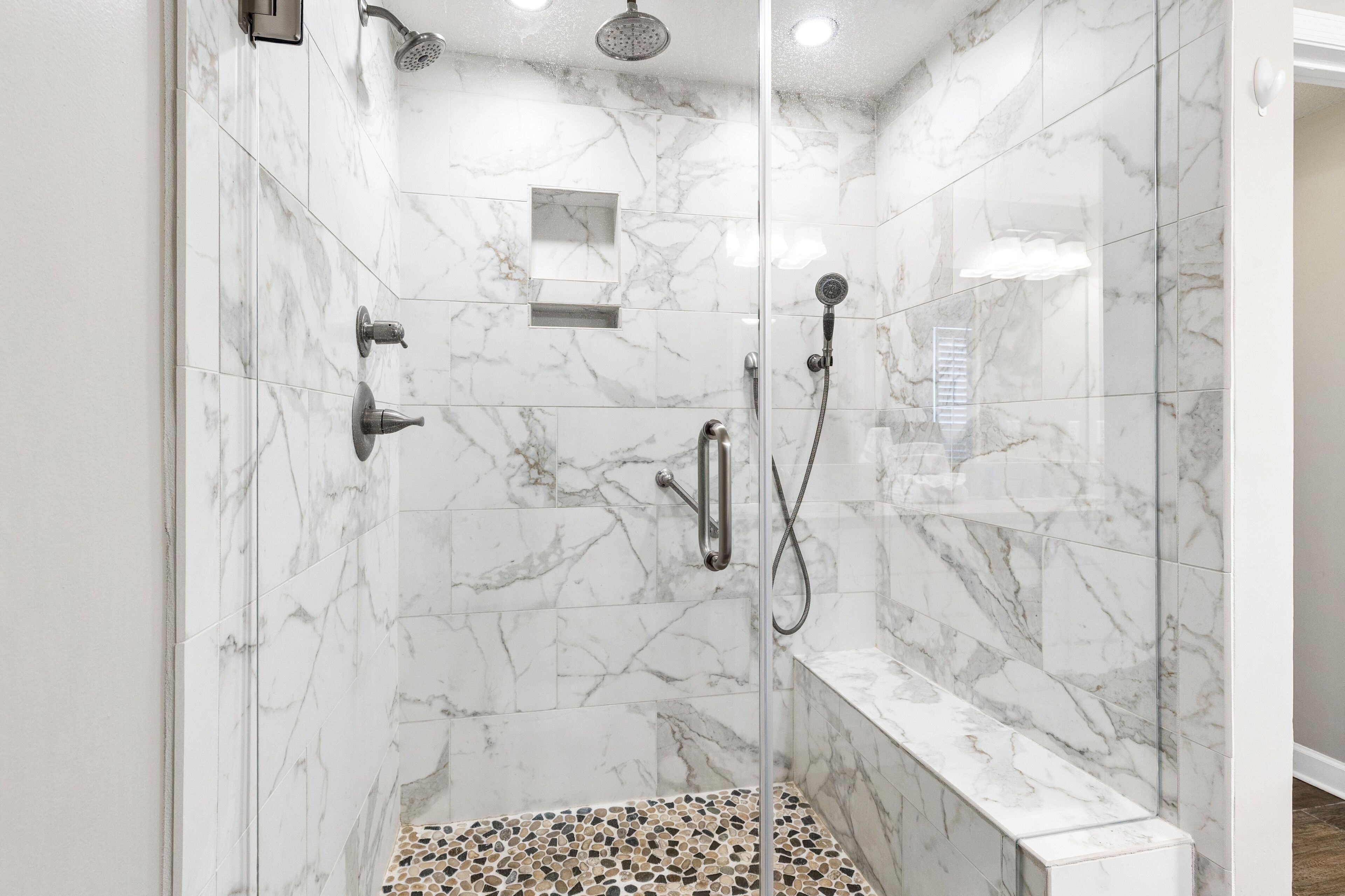 Appart'hôtel, 4 chambres | Salle de bain | Serviettes fournies
