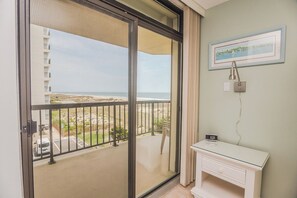 Interior - Direct Oceanfront Condo with Ocean and Bay Views (Ocean City)