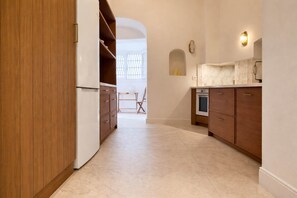 Fridge, oven, stovetop, coffee/tea maker - Thomais - Refined Living in the Heart of Mykonos (Mikonos)
