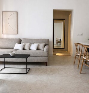 TV, offices - Thomais - Refined Living in the Heart of Mykonos (Mikonos)