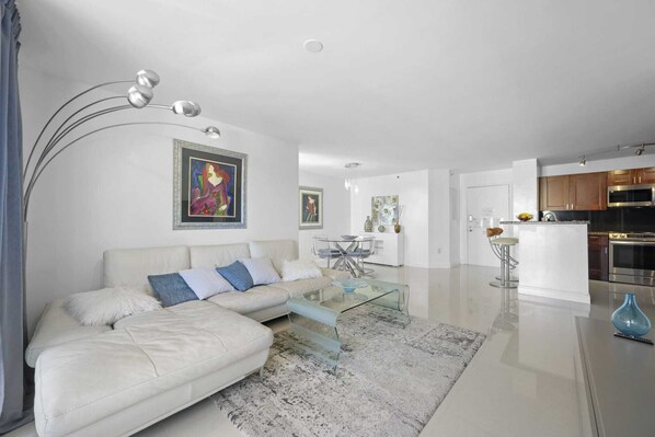 Living area - Luxury 2-bedroom apartment at Aventura Yacht Club with pool view (Aventura)