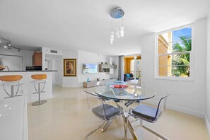 Dining - Luxury 2-bedroom apartment at Aventura Yacht Club with pool view (Aventura)