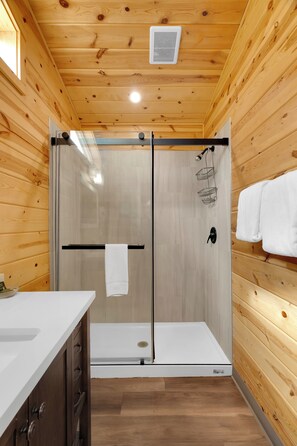 Bathroom - Mt Lemmon Cabin 6 in Summerhaven, Arizona (Summerhaven)