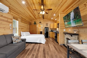1 bedroom, WiFi, bed sheets - Mt Lemmon Cabin 6 in Summerhaven, Arizona (Summerhaven)