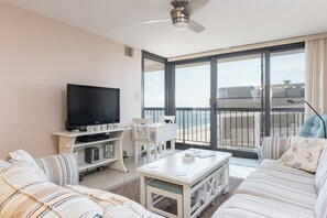 Living area - Ocean City's Premiere Building (Ocean City)