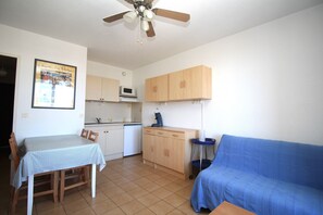Interior - Apartment for 4 at 300m from the beach (Canet-en-Roussillon)