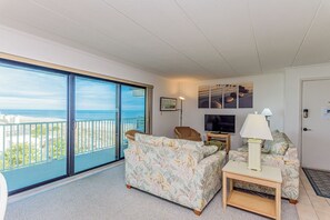 TV - Great views from this oceanfront side view unit (Ocean City)