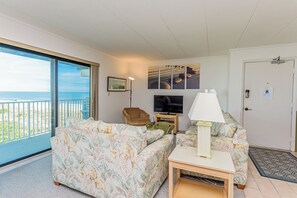 TV - Great views from this oceanfront side view unit (Ocean City)