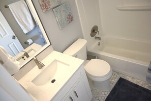 Bathroom - Recently Renovated 3 Bedroom (Ocean City)
