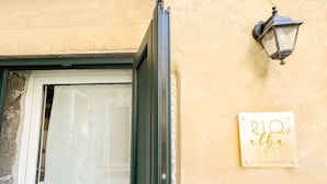 Exterior detail - In the heart of Riomaggiore, among colorful alleys and the scent of the sea, Rio Alba Red is a cozy studio designed for those who want to experience the authentic atmosphere of the Cinque Terre.The apartment offers an intimate and welcoming space with a  (Riomaggiore)