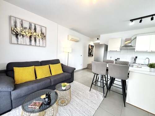 127 NIC - Stay Sun Line Apartment