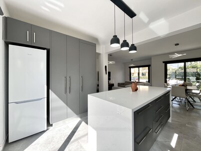 148 LIM - Stay Lumiere House
